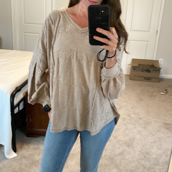 Star Textured Balloon Sleeve Blouse - Picture 5 of 5